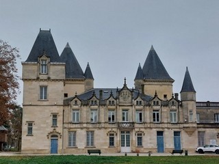 Le château de Thouars. Le plus vieil édifice de la ville de Talence.